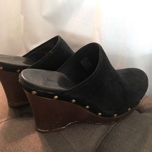 Black Suede high-wedge winter clogs
